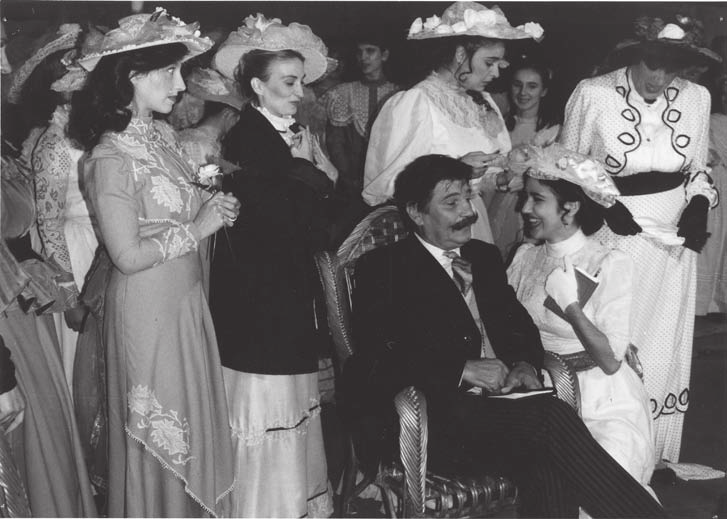 Сцена из представе Homo volans, Народно позориште, Сомбор, 1986.