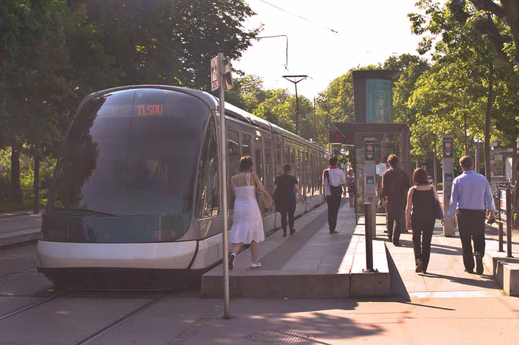 MATALARESOLUUTIO 77 12 Strasbourgissa joukkoliikennepysäkkien