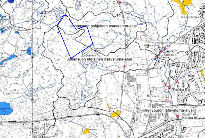 länsilounas-itäkoillinen ja pohjoisluode-eteläkaakko. Rakennusgeologiselta kallioluokitukseltaan alueen kallioperä on massamaista, haurasta ja harvarakoista (M1/h).