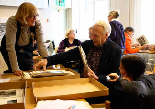 Aikuiset ja perheet Tapahtumat Kaupunginmuseo järjesti osana Valon vuodenaika -tapahtumaa Glögikahvilan Sederholmin taloon yhteistyössä Café Engelin kanssa 2. 6.1. Glögeillä kävi lähes 3 500 ihmistä.