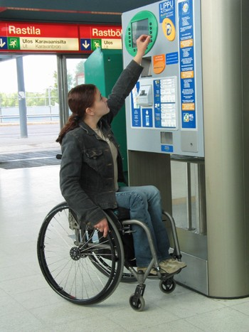 METRO Ongelmia nykyisillä asemilla Kontrastittomuus rakenteissa ja pinnoissa > värien käyttö!