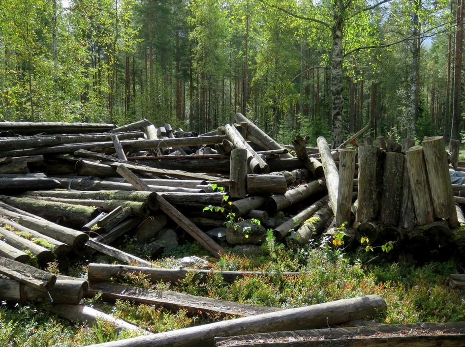 20 Kämpän jäännös kuvattu kaakkoon.