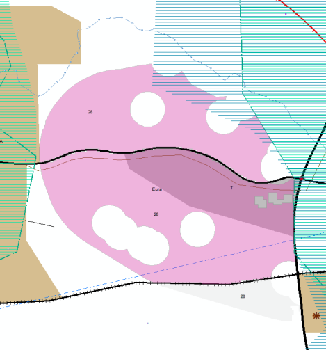 Alue 28, Eura Teollisuusalueen ulkopuolella on paljon peltoa, mitkä ovat viljelykäytössä. Alueeseen osuu myös metsäisiä alueita.