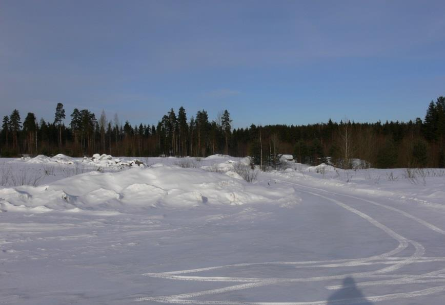 Väylä 16 (230-305m) Lyhyt par 4 avaus penkan päällä ja lähestyminen kääntyen