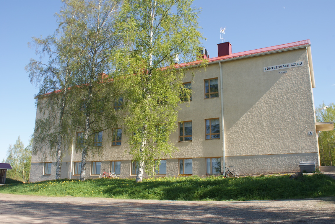 Lähteenmäen koulu " Rakennettu vuonna 1951. Peruskorjattu vuonna 2010. " Henkilöstö (määrät henkilötyövuosia):!