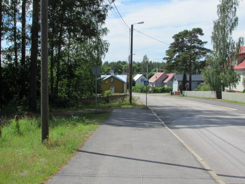 77 Porvoonkadun väylien toteuttaminen kokonaan ajoradan molemmin puolin vähentäisi tarvetta ylittää ajorataa.