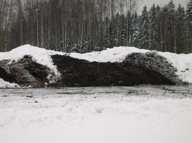 kompostointia (kuva 16), jonka lopputuloksena saadaan viherrakentamisessa käytettävää multaa.