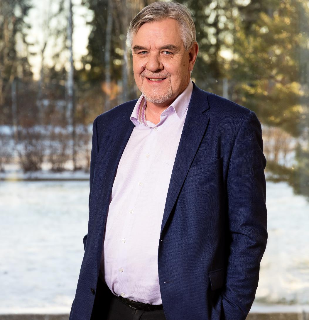 Talousjohtaja Sixten Hjort jää eläkkeelle Tokmannilta Tokmannin varatoimitusjohtaja ja talousjohtaja DE Sixten Hjort (61) on ilmoittanut
