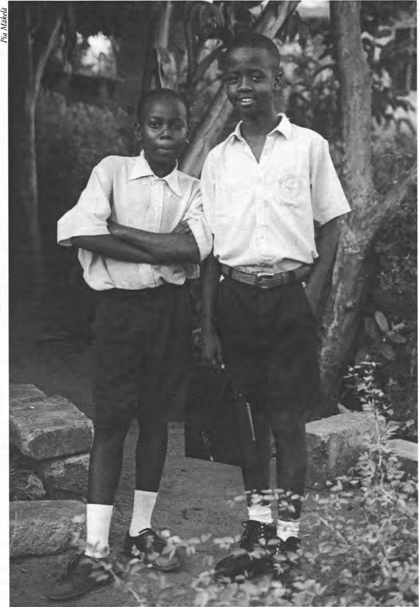 1 1 Uhusiano Newsletter 1/2003 Hobi nzuri kumfurahisha Pasco zaidi kuliko zote ni kuendesha baisikeli. Bahati mbaya baisikeli za familia zinahitajiwa kwa kazi na watoto hawana nafasi nyingi kuzitumia.
