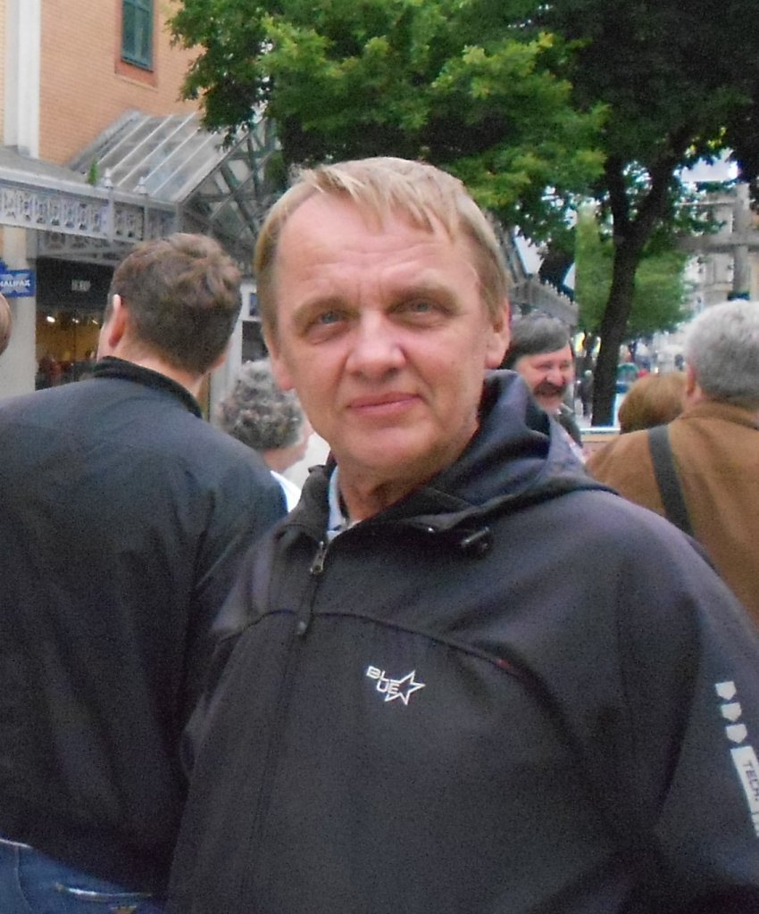 -203- Vielä ICCF:n kongressista Cardiffissa Pertti Lehikoinen kaupunkikierroksella Cardiffissa.