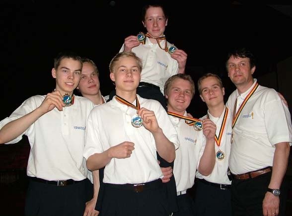 Pojat 5x6 sarjaa (22 joukkuettta) 1) Suomi 5937 197,9 Matias Kallio 1149 191,5 Mikko Masalin 1151 191,8 Juhani Tonteri 1128 188,0 Jani Heikkinen 1339 223,2 Juhani Parkkali (3s.