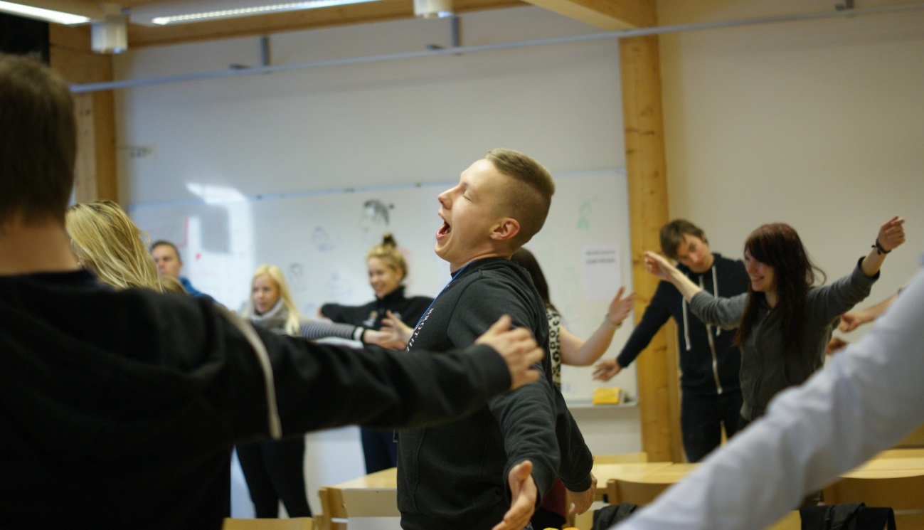 115 seen. Kannustavan ja rennon ilmapiirin luominen on tärkeä osa luovaan tekemiseen tukeutuvassa kilpailussa, kuten kuviosta 14 voidaan todeta. Kuvio 14.
