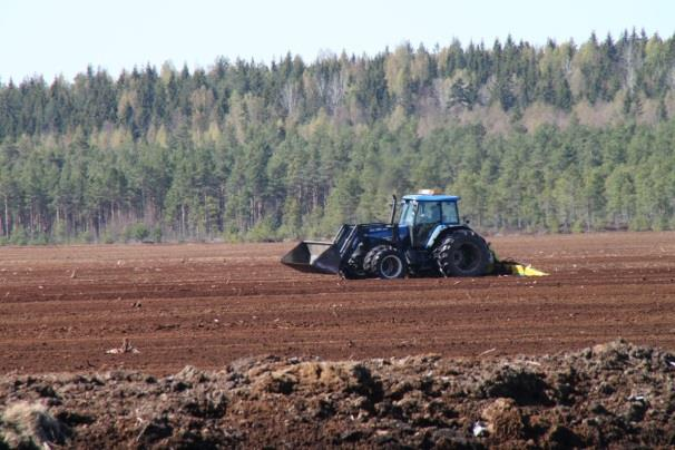 Hyperspectral UAV for optimizing peat production and monitoring of environmental impacts Co-op: JY, VTT, Metla, Rikola, Mosaic Mill, Luode Consulting, Vapo, Tekes HSI-Stereo Honkavaara et al., 2016.