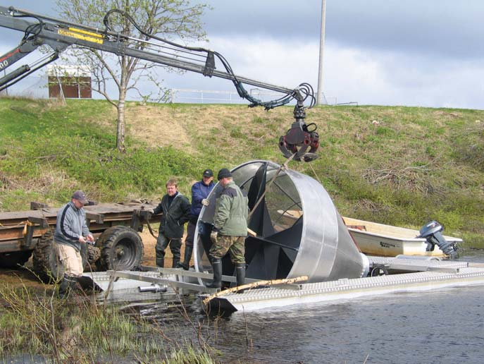 10 RIISTA- JA KALATALOUS SELVITYKSIÄ Kuva 4. Vuonna 2004 smoltteja alettiin pyytää jokisuulta muutama kilometri ylöspäin olevalla Nikkilänsuvannolla.