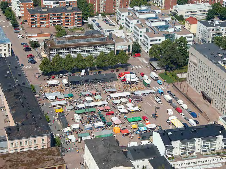 Uuden rakennuksen onnistunut sovittaminen olevaan ympäristöön edellyttää useiden haasteiden voittamista.