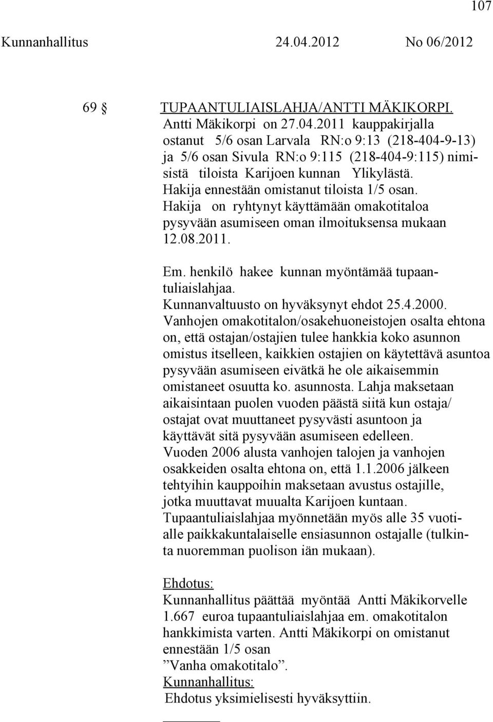 henkilö hakee kunnan myöntämää tupaantuliaislahjaa. Kunnanvaltuusto on hyväksynyt ehdot 25.4.2000.