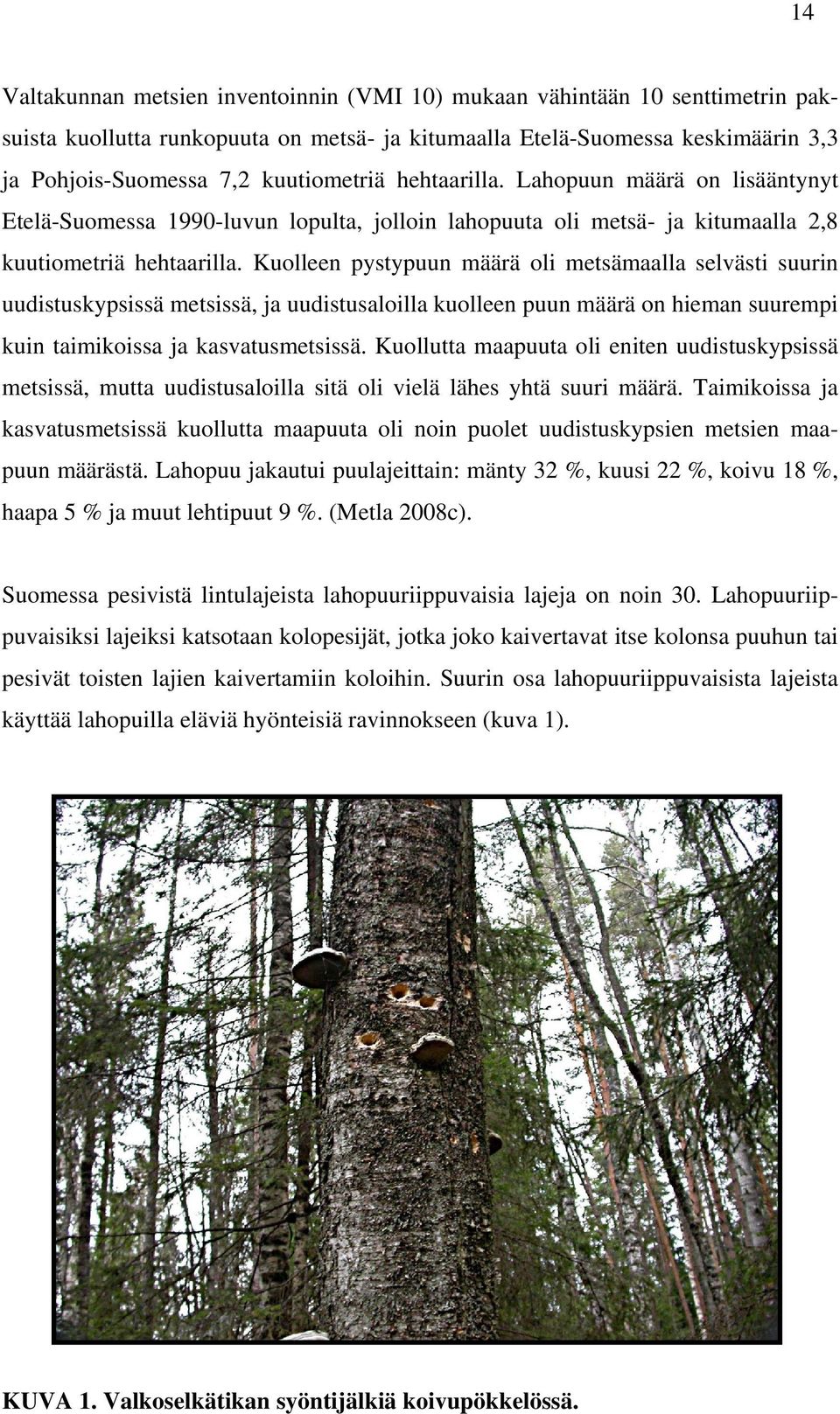 Kuolleen pystypuun määrä oli metsämaalla selvästi suurin uudistuskypsissä metsissä, ja uudistusaloilla kuolleen puun määrä on hieman suurempi kuin taimikoissa ja kasvatusmetsissä.