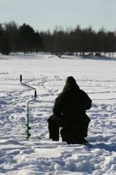 Kylien tapahtumia Hiihtolatuja on vedetty Kyläniemen-Rovavaaran alueelle yhteensä 14 km. Pyrimme tekemään ladun myös järvelle. Tällä hetkellä jään päällä on noin 15-25 senttiä vettä.