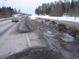 Kaupungistumisen vaikutus taajamapuroihin Taajamapurojen hydrologiset erityispiirteet: Rakentamisen myötä vettä läpäisemättömän pinnan määrä kasvaa pintavalunta kasvaa ja veden imeytyminen pv.