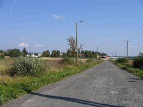 OULUJOKIVARREN RAKENNUS- JA KORJAUSTAPAOHJEET JA KATUTILAT JA RAITTIMILJÖÖT Pikkaraisenkylän pääraitti on Harakkamäentie, johon muut raitit ja kujat liittyvät.