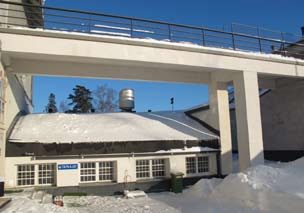 2011 Arkkitehtitoimisto Okulus 121 Keravan vankila Suunnitelma pannuhuoneen ja sillan rakentamisesta teräsbetonisina 23.3.1937. KA Vaho II Ia 1033 Pannuhuone ja silta nykyasussaan.