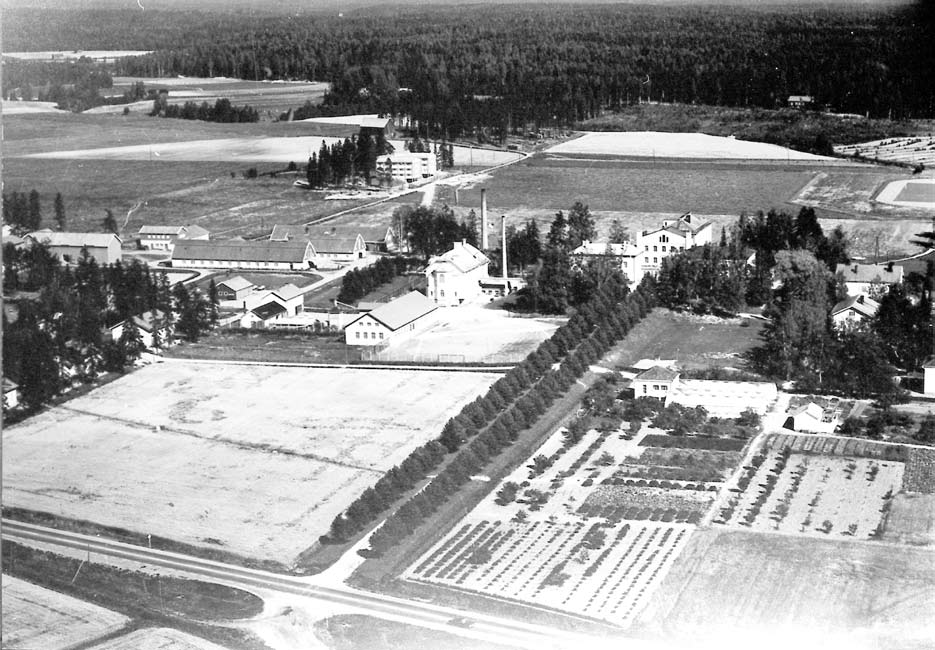 Keravan vankila 68 2011 Arkkitehtitoimisto Okulus 1940- JA 1950-LUKUJEN RAKENNUSHANKKEITA JA MUUTOKSIA YMPÄRISTÖSSÄ Sauna-pesutupa (013) 1957 Perunakellari (047) 1952 Autotalli (011) 1947 Puutyöhuone