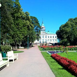 Maisema-alueiden äänimaisemallisen tarkastelun arviointia Karttatarkastelut käyttökelpoinen tapa selvittää maisema-alueiden ääniympäristön kokonaiskuvaa - eri alueiden vertailukelpoinen tarkastelu