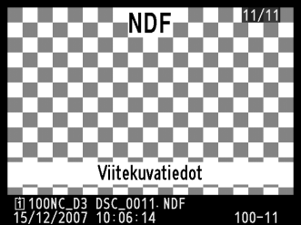 3 Poimi viitekuvatiedot. Painamalla laukaisimen pohjaan asti saat pölynpoistotoiminnon viitetiedot. Näyttö kytkeytyy pois päältä, kun laukaisinta painetaan.