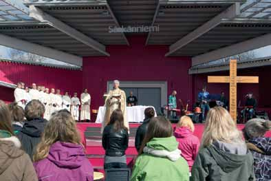 Särkänniemen messussa saarnasi piispa Matti Repo Tampereen seudulta. Konsertissa oli kuulijoita noin 1200.