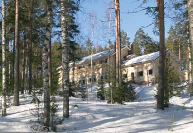Leirikeskukset Julkujärven leirikeskus talvella Kukkola pysyi edelleen kärkipaikalla käyttötilastoissa, vaikkakin vkl-retkiä pidettiin selvästi vähemmän kuin edellisinä vuosina.