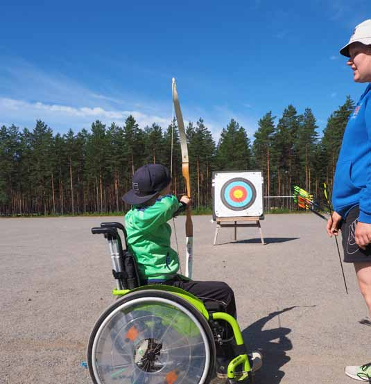 AMMUNTA Harjoitellaan turvallista aseenkäsittelyä ja kisataan leirikilpailu. Aseina ovat ilmapistooli ja -kivääri. AUTOURHEILU/ FK Ohjelmassa mm. ajoharjoittelua.