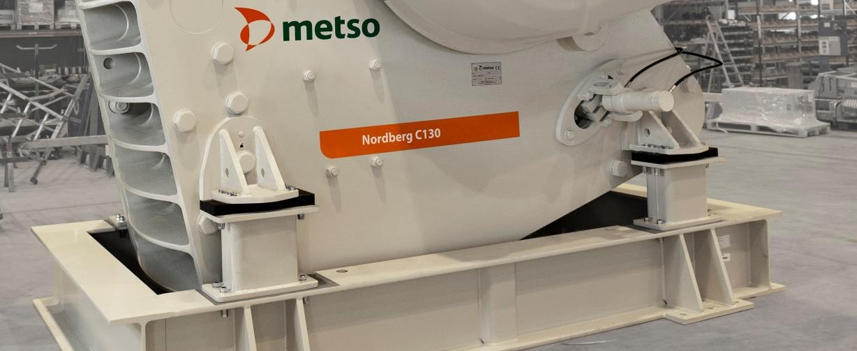 14 KUVA 6. Hatanpään tehdasalue (Kuva: Metso Minerals Oy, muokattu) 3.2 Keskeisimmät tuotteet Tampereen tehtaalla valmistetaan noin kymmentä erilaista leukamurskainmallia.