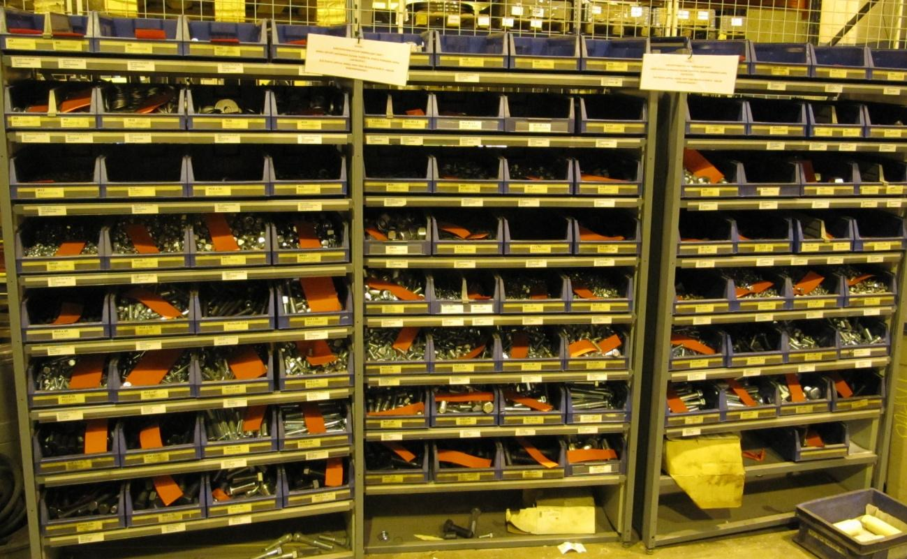 43 tarvitse siirtää ja miettiä niille tilaa hyllystä. Tarvittavat komponentit saisi tietysti etsittyä SAP-toiminnanohjausjärjestelmästä, mutta se on työlästä ja hankalaa.