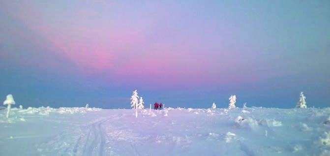 Hiihto Ensilumen hiihtoviikko Kiilopäällä 3. - 10.12. Perinteinen hiihtoviikko Suomen Ladun tunturihotelli Kiilopäällä järjestetään tänä vuonna viikolla 49 eli lauantaista 3.12. lauantaihin 10.12. yhteistyössä Puijon Ladun kanssa, kuten niin monena vuonna ennenkin.