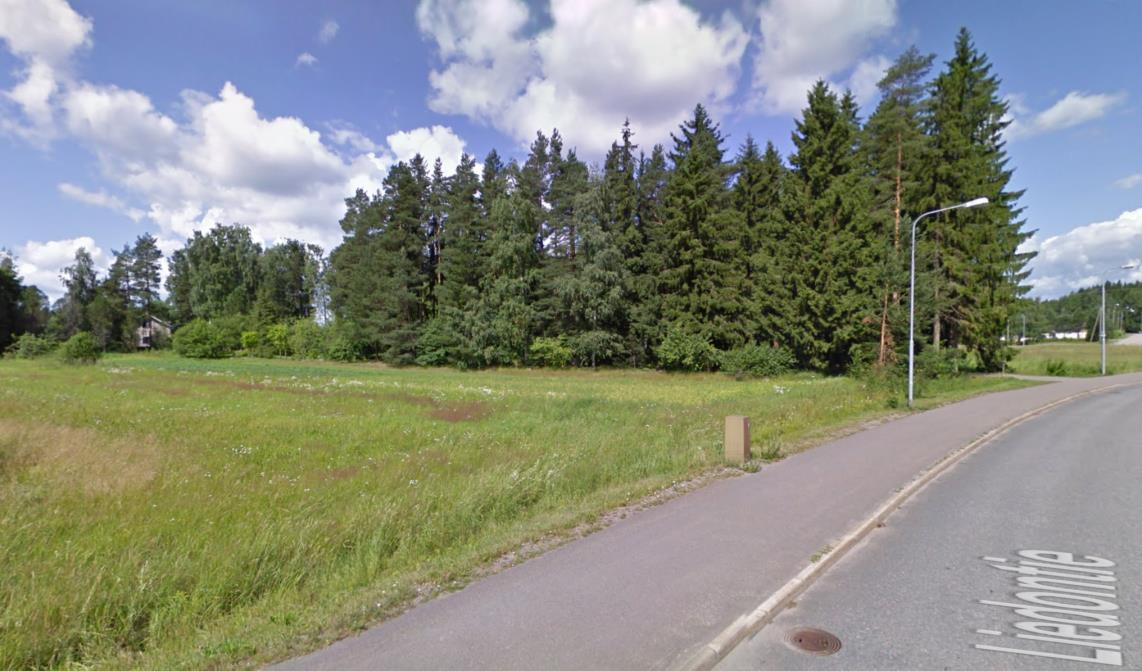 MÄNTSÄLÄN KUNTA Maankäyttöpalvelut Kuva 8. Kaava-alueen pohjoisrajan säilyvä reunavyöhyke tilakeskuksen suuntaan. Vasemmalla näkyy lisäksi omakotitalo Oivantien varrelta.