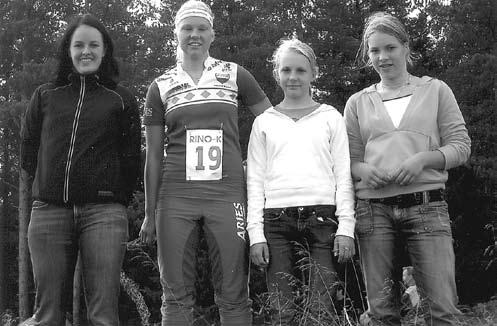 2007 11 Suunnistuksen maakuntaviestissä 2006 Isonkyrön naiset sijoittuivat hienosti kakkoseksi. Joukkueessa suunnistivat vas.