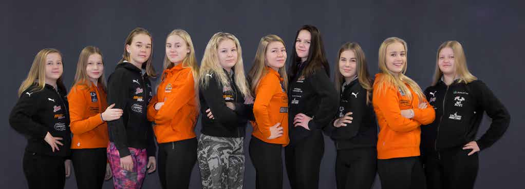 C -TYTÖT Vasemmalta: Sara Männistö, Tiia Peltonen, Noora Kerola, Suvi Saari, Jade Vartiamäki, Milla Hietanen, Jenny Niemi, Katri Perna, Oona Peltomäki, Karoliina Ranua.