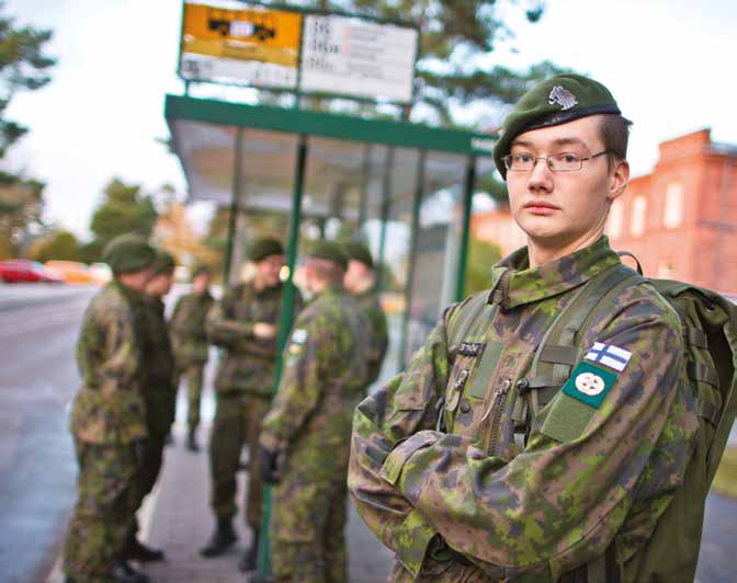 kaiset etuudet ja isyysraha eivät koske ulkomailla asuvia; kunnallista toimeentulotukea voi hakea oleskelukuntansa sosiaalitoimistosta (sosiaalikuraattori neuvoo).