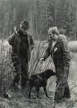 IN MEMORIAM In memoriam - Veijo Honka Veijo Honka ja Janefer, kuva (c) flattikerhon arkisto Kenneth Kankkunen ja Veijo Honka (oik.