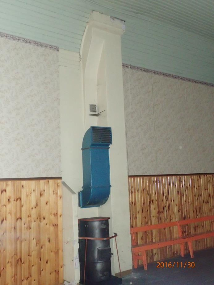 15(17) Kuva 15. Salin lämmönlähde Vesi- ja viemärijärjestelmät (G2) Putkissa ei havaittu varsinaisia vuotokohtia. Putket ovat yleisesti uusimisen tarpeessa.