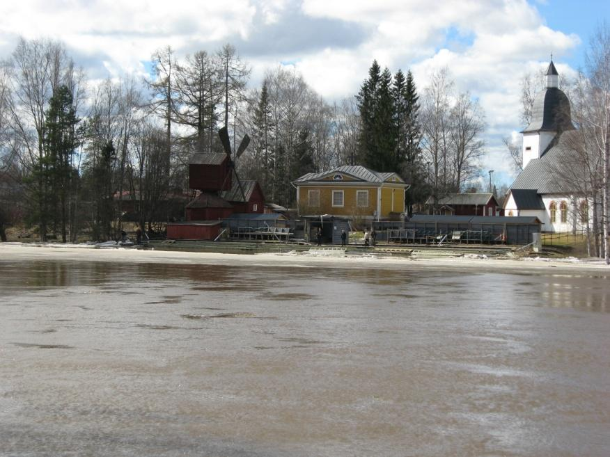 Jatkoaikataulu: Merkittävien tulvariskialueiden luonnokset ehdotuksista tulvariskien hallintasuunnitelmiksi pääosin valmiina käännöksiin toukokuussa 2014.