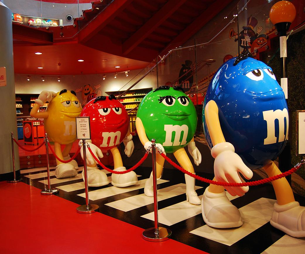 VIIHDE (LEISURE) LAAJENNETTUNA M&M s World, Lontoo Noin 3500 m2 4 kerroksessa itse makeisten lisäksi mm. kodin tuotteita, vaatteita, lakanoita, koruja jne.