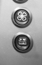 LÄMMÖNVAIHDIN JA LÄMMITIN, VASEN PUOLI (KULJETTAJAN ISTUIN) Tietyissä matkailuautoissa on lämmönvaihdin (VVX) ja lämpöpaketti (VP1) kuljettajan istuimen alla.