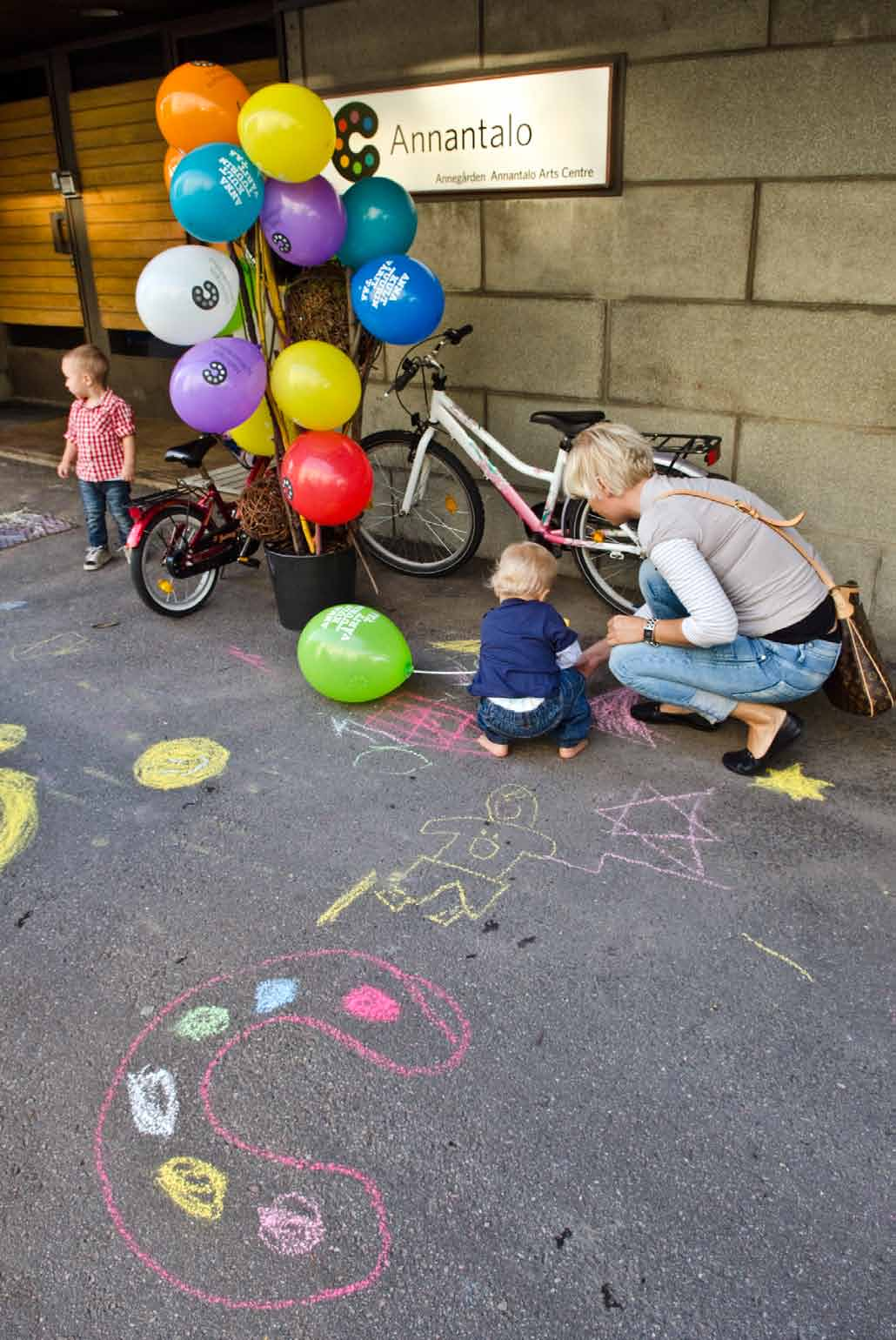 3 Hyvinvointia kulttuuripalveluista 3.1 Lasten- ja nuortenkulttuuri Helsingissä Kaikilla lapsilla ja nuorilla on oikeus taiteen, kulttuurin ja liikunnan harrastamiseen.