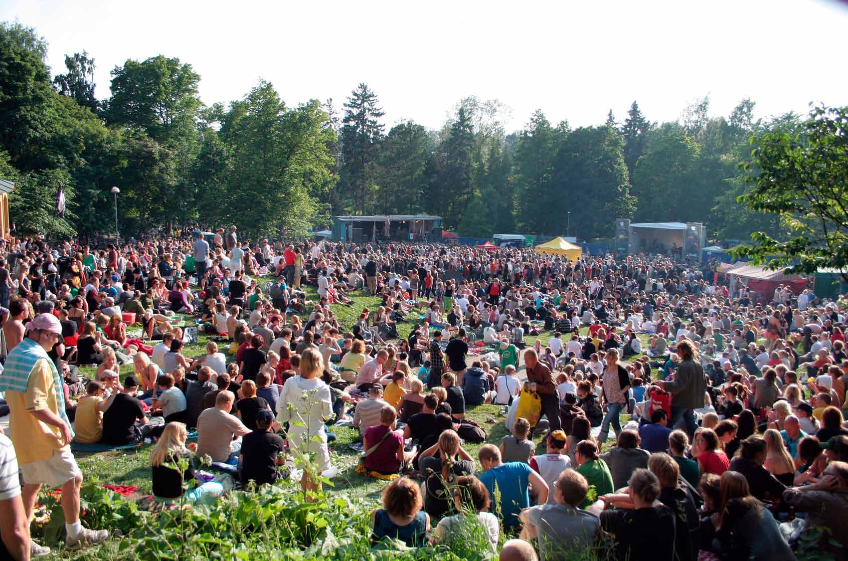 Toisen ja kolmannen sukupolven maahanmuuttajataustaisen väestön määrä kasvaa ja vaara pudota kahden kulttuurin väliin on todellinen.