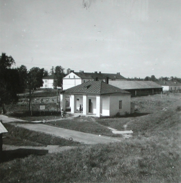 ^ Kuva koillisportilta vuodelta 1947.