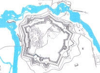 Erillinen maalinnoitus rakennettiin tärkeimmän lännestä johtavan hyökkäystien, Haminaan ja Viipuriin johtavan rantatien, turvaksi vuosina 1791-1792.