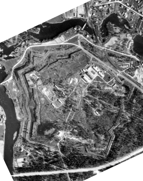 Kun arkkitehti Pertti Aution laatima Kyminlinnan asemakaava valmistui vuonna 1961, alueella käynnistyivät jälleen rakennustyöt.