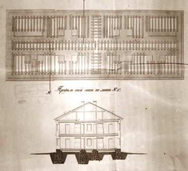 5.1.1 Rakenteet Vuodelta 1809 peräisin olevien rakennuspiirustusten mukaan upseerirakennuksen perustukset muurattiin luonnonkivestä vastaavasti kuin kasarmirakennuksen kohdalla.
