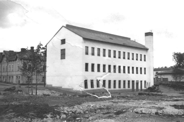 10 Kuva 4: Kotkan Järjestötalo valmiina.
